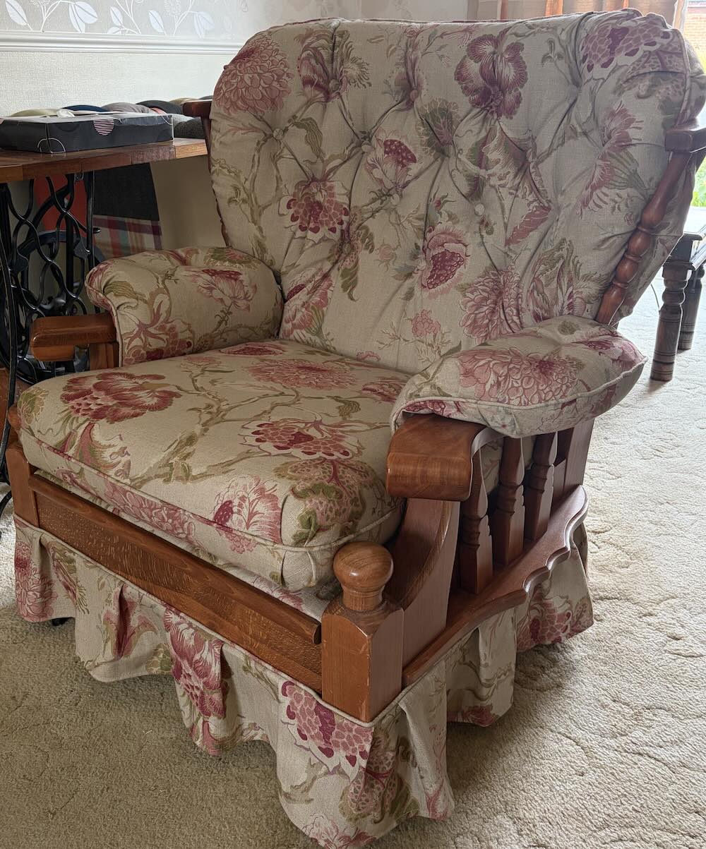 Buttoned Floral Armchair_2